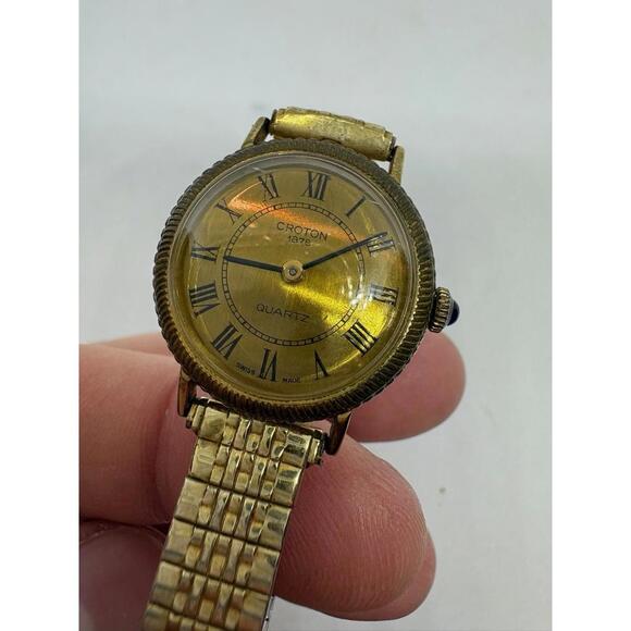 Croton Quartz 1878 Gold Tone Dress Casual Watch Stamped Floral Back Swiss Made main image 10